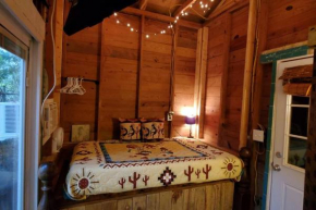 Cozy Garage SheShed - Has Enclosed Outdoor Shower